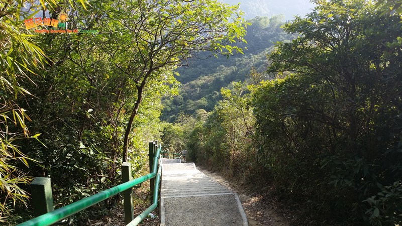 Downhill footpath