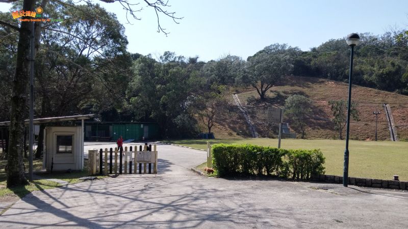 經由民安隊圓墩營前往其目的地，但行經營地時應避免影響訓練進行。