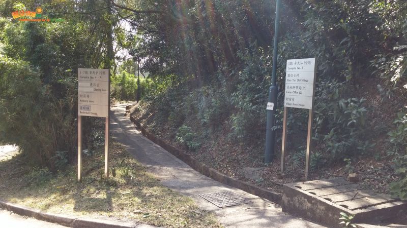 圓墩古村指示牌，分岔路口靠右前往古村