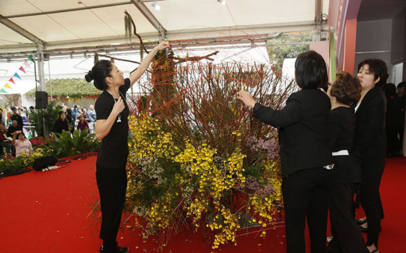" The Rhythm of Spring" - Ms Doris WONG and Ms Janet CHOI Ikebana International (Hong Kong Chapter)