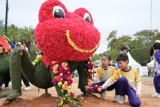 赛马会学童镶嵌花坛