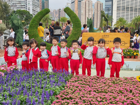 赛马会学童镶嵌花坛
