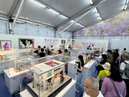「微花語 &middot; 港故事」微型藝術展