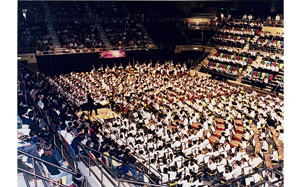 Music Office Spectacular, 2001