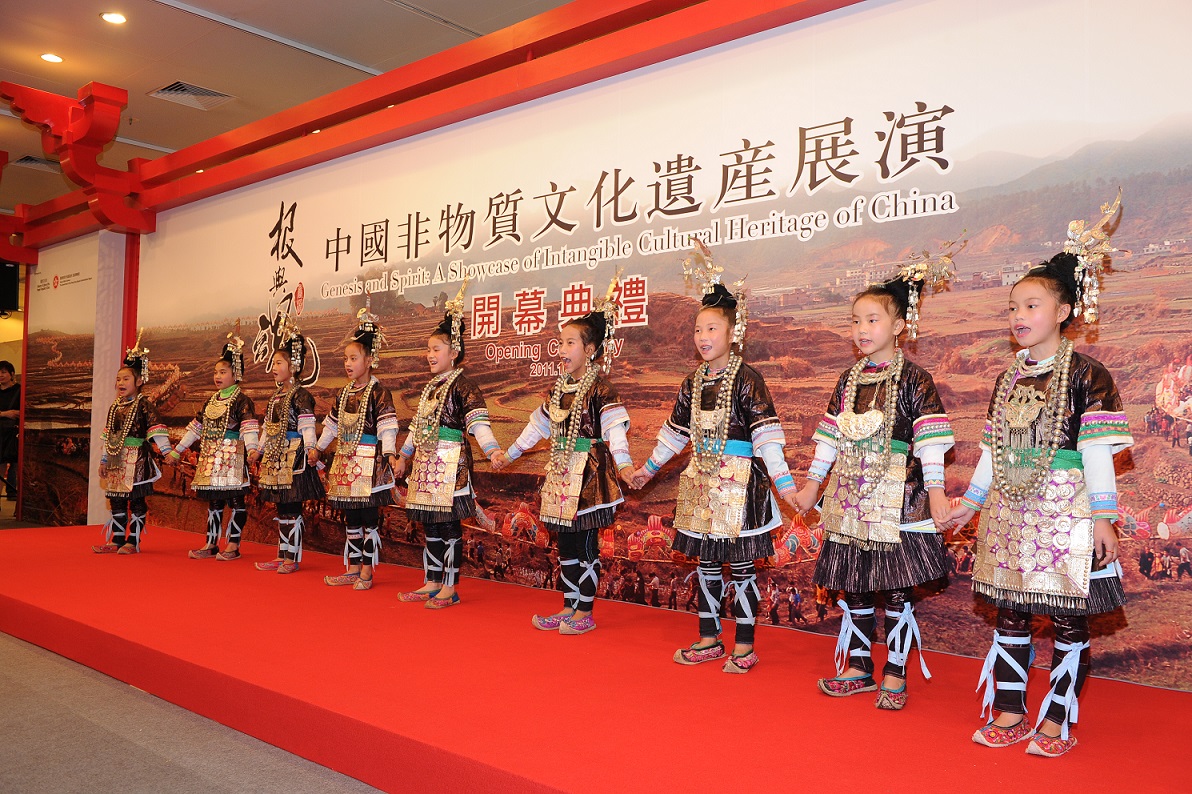 2011年香港举行的「根与魂・中国非物质文化遗产展演」，开幕典礼上演出侗族大歌。