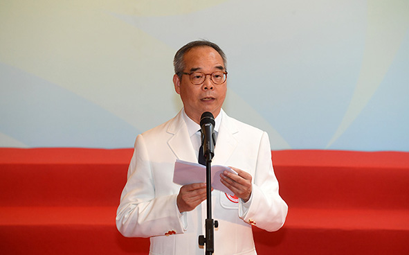 Mr LAU Kong-wah, the Secretary for Home Affairs and Head of the HKSAR Delegation to the 13th National Games, addressed the ceremony.