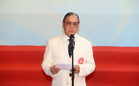 中國香港體育協會暨奧林匹克委員會會長暨香港特區代表團籌備委員會主席霍震霆先生致辭。