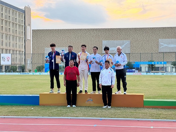公开组: 廖晓朗夺得男子110米跨栏项目银牌