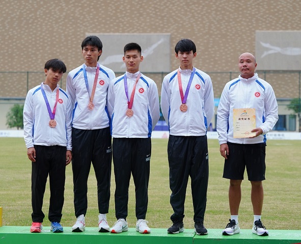 校园组: 陈一乐、叶景维、梁靖恆及吴君浩夺得 男子4x200 米接力赛铜牌