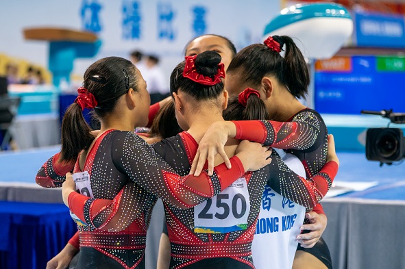 公开组: 曾凯缘、陈蓉、黄恬晴、黎晓澄，刘卓知出战女子体操团体赛