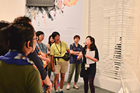 Visitors of the Hong Kong Heritage Museum tour “The Pride of Lingnan: In Commemoration of the 110th Birthday of Chao Shao-an” exhibition led by the curator.